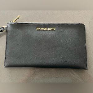 Michael Kors Clutch/Wristlist - only used twice
